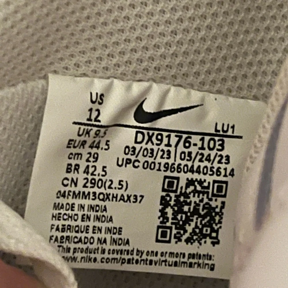 Brand new Nike’s size 12 - Picture 2 of 2